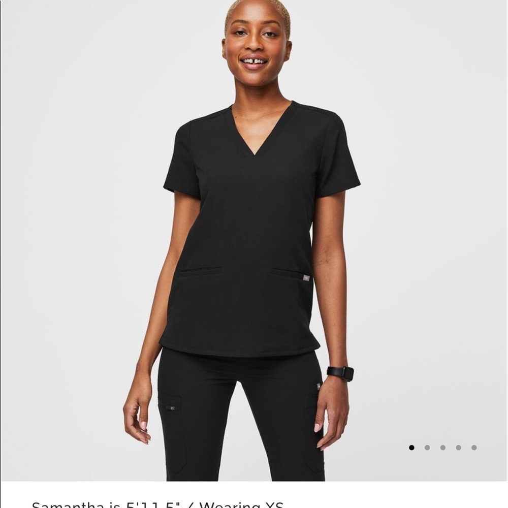 Used Figs casma scrub top in great condition